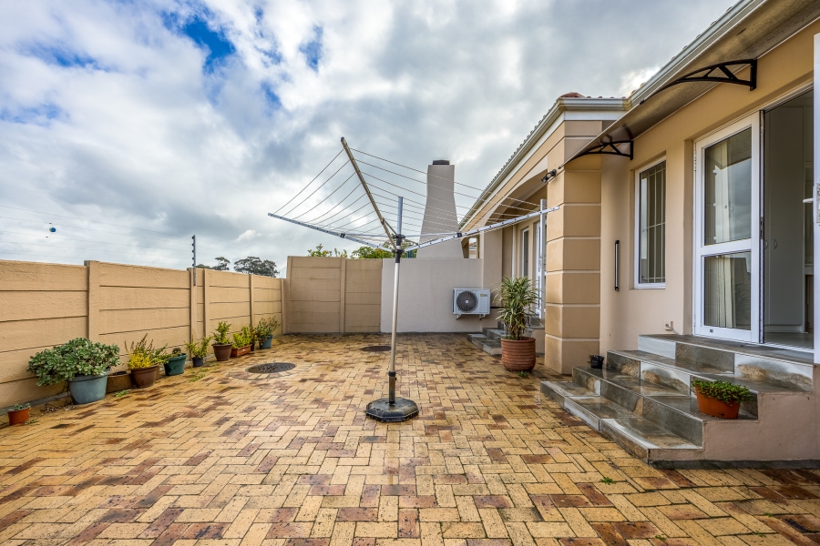 1 Bedroom Property for Sale in Sonstraal Heights Western Cape